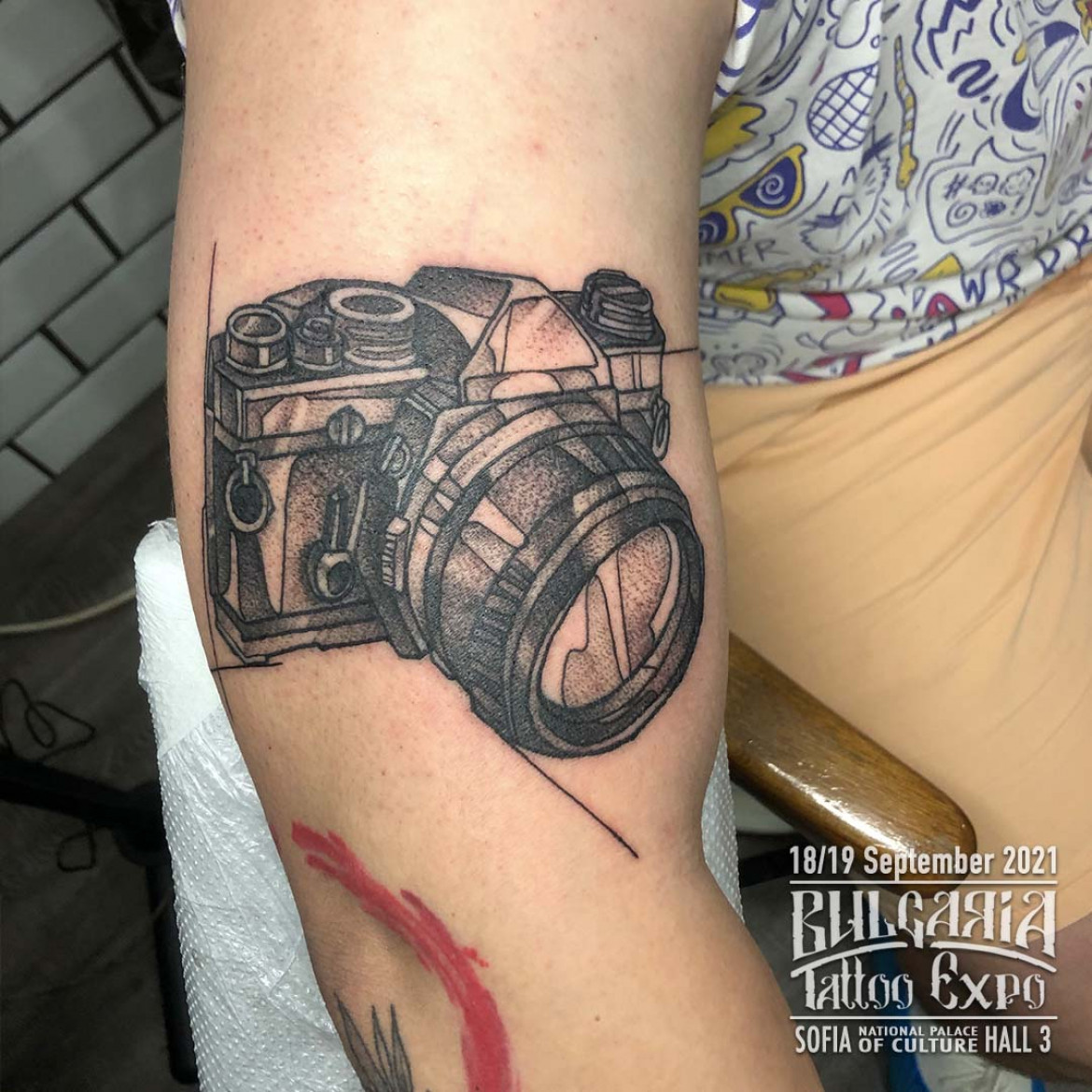 87 Camera Tattoo Ideas for Minimalist Photographers - Tattoo Glee | Camera  tattoos, Camera tattoo, Photographer tattoo
